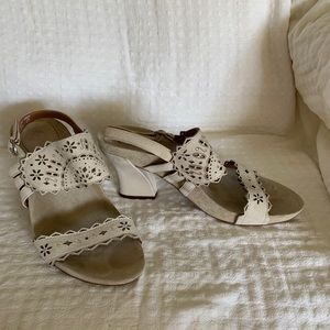 Earthies sandals beidge 9.5B